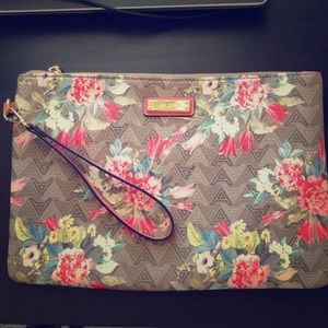 Aldo clutch